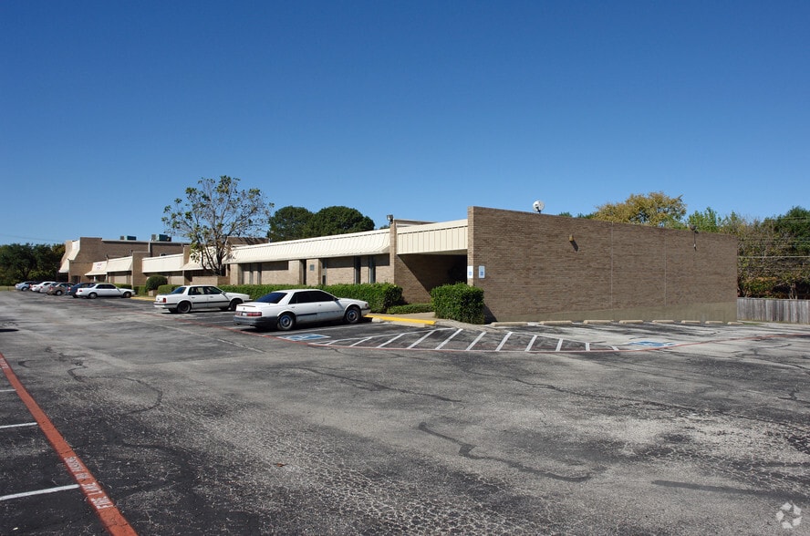 4650 S Hampton Rd, Dallas, TX for lease - Building Photo - Image 2 of 5