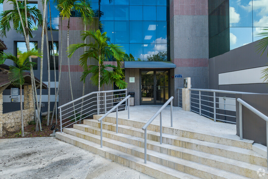 2937 SW 27th Ave, Coconut Grove, FL for lease - Building Photo - Image 3 of 3