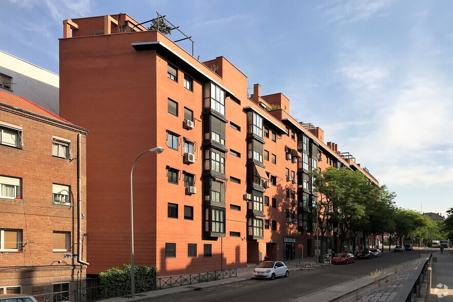 Multifamily in Madrid, MAD for sale - Building Photo - Image 1 of 2