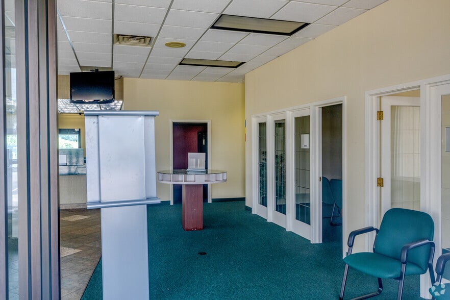 894 E Semoran Blvd, Casselberry, FL for lease - Building Photo - Image 3 of 8