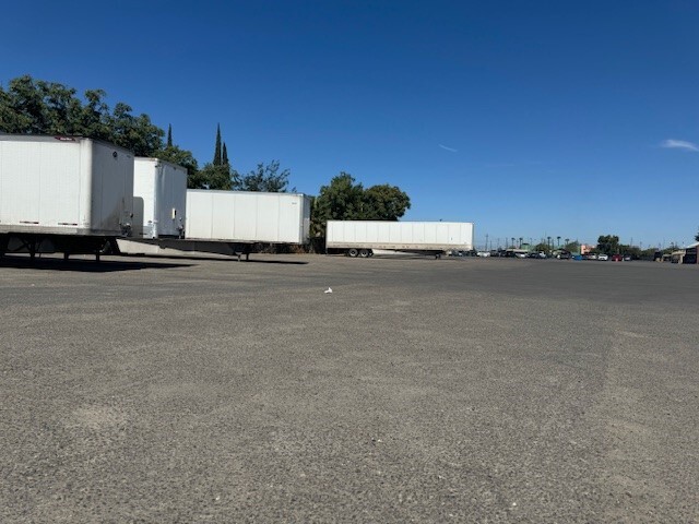 1611 S Airport Way, Stockton, CA for lease - Building Photo - Image 2 of 5