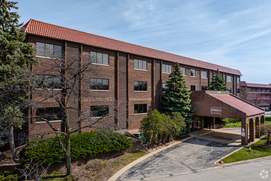 1440 Renaissance Dr, Park Ridge, IL for lease - Building Photo - Image 2 of 8