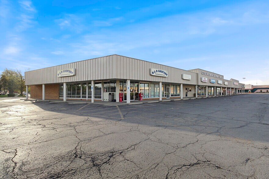 1500 S Lakeland Blvd, Mattoon, IL 61938 Good Neighbor