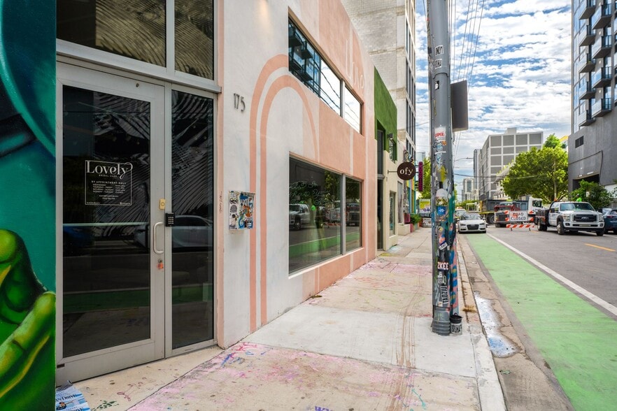 175 NW 25th St, Miami, FL for lease - Building Photo - Image 3 of 4