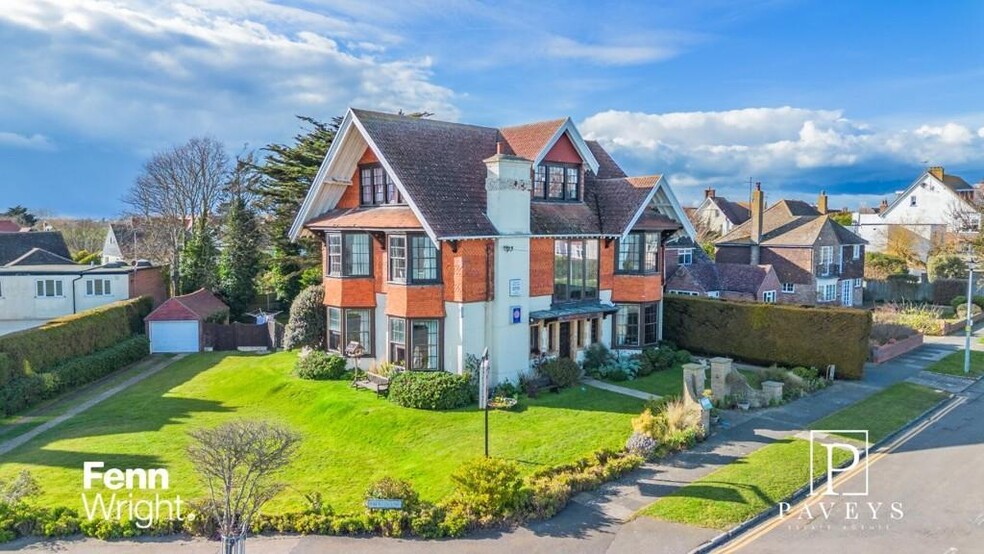 1 Third Ave, Frinton On Sea for sale - Primary Photo - Image 1 of 27