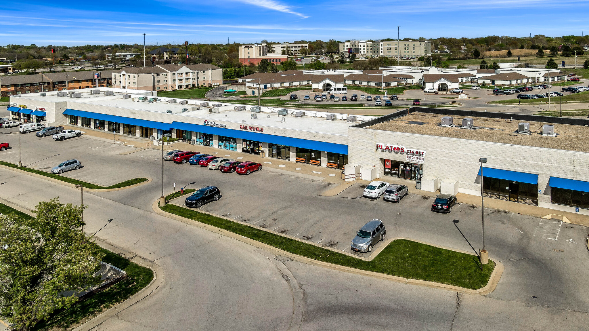 1570-1580 SW Wanamaker Rd, Topeka, KS for lease Building Photo- Image 1 of 14