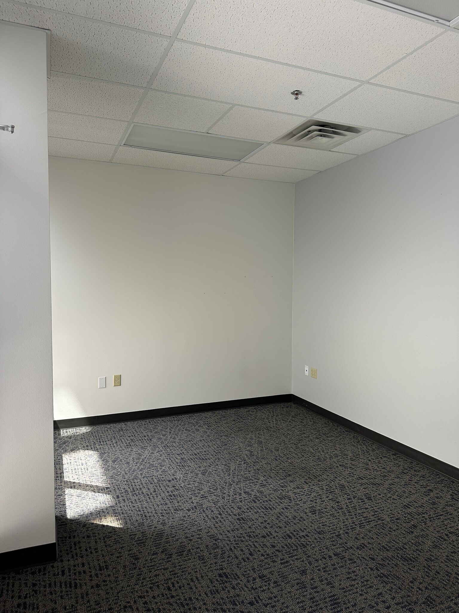 6115 Camp Bowie Blvd, Fort Worth, TX for lease Interior Photo- Image 1 of 4