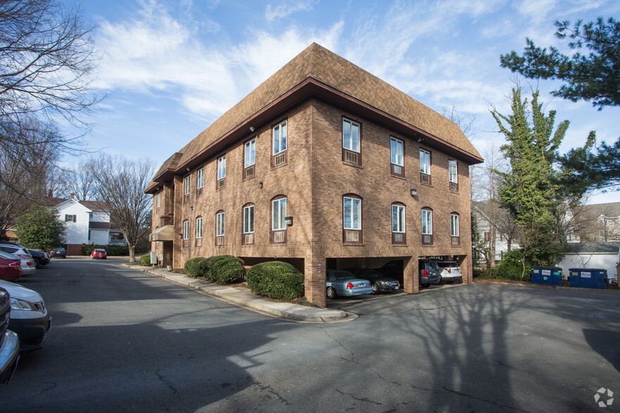 201 Park Washington Ct, Falls Church, VA for lease - Primary Photo - Image 1 of 9