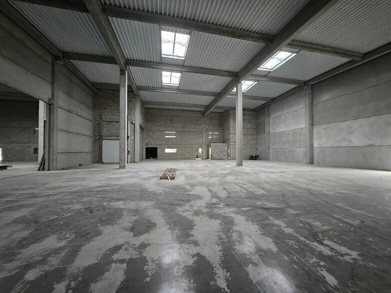 Office in Moissy-Cramayel for lease - Building Photo - Image 1 of 6