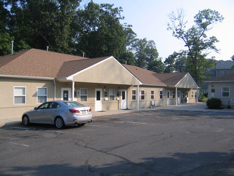 93 Bridge Plaza Dr, Manalapan Township, NJ for lease - Building Photo - Image 1 of 16