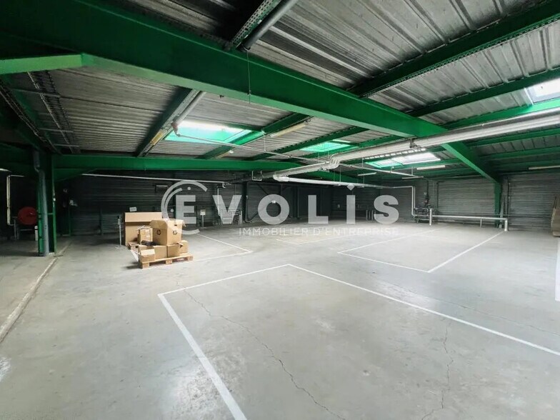 Flex in Gretz-Armainvilliers for lease - Interior Photo - Image 1 of 6