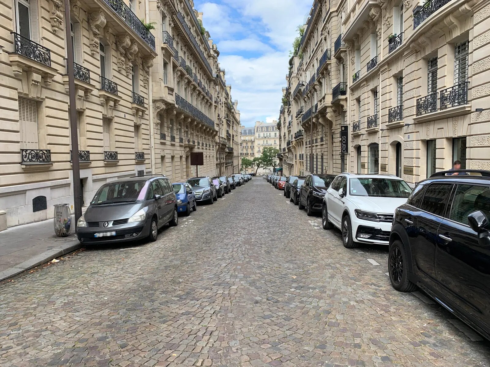 Office in Paris for lease Building Photo- Image 1 of 2