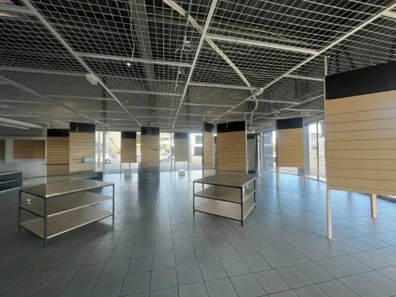 Retail in Nîmes for lease - Interior Photo - Image 2 of 3