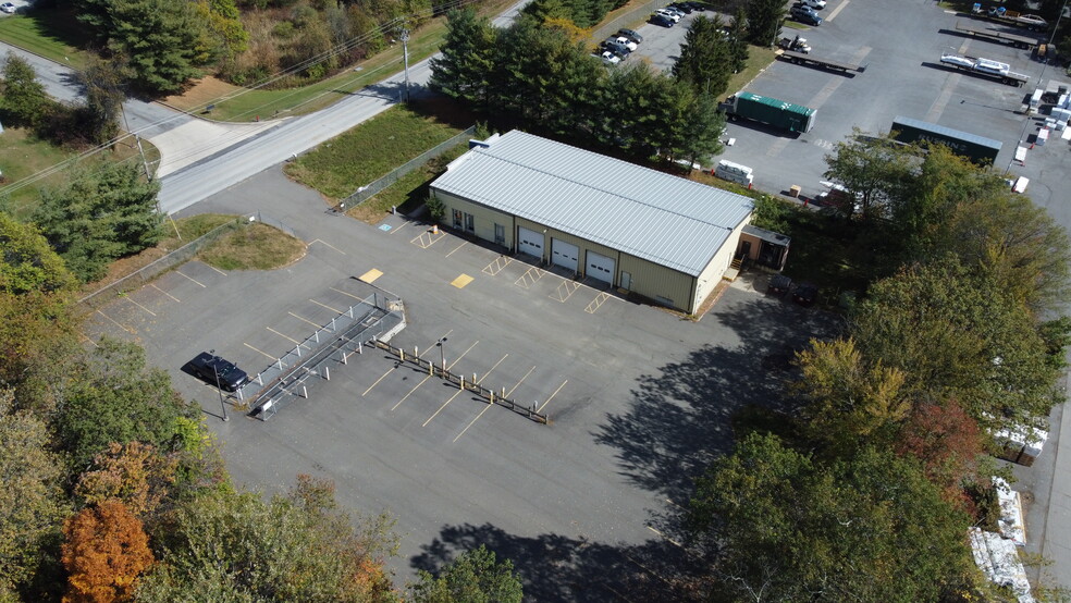 125 Bracken Rd, Montgomery, NY for lease - Primary Photo - Image 1 of 6