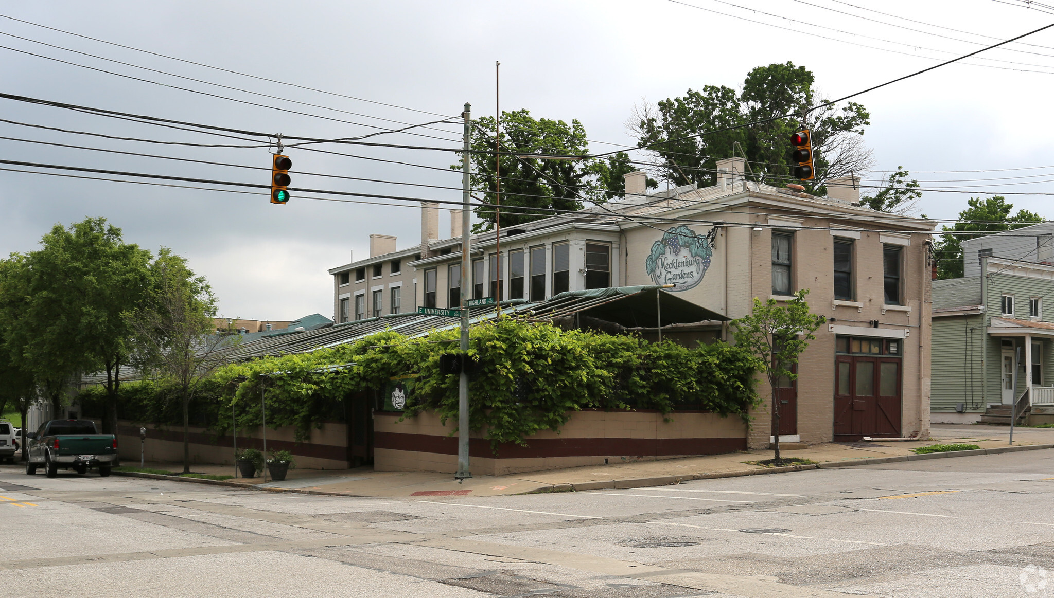 302 E University Ave, Cincinnati, OH for lease Building Photo- Image 1 of 7