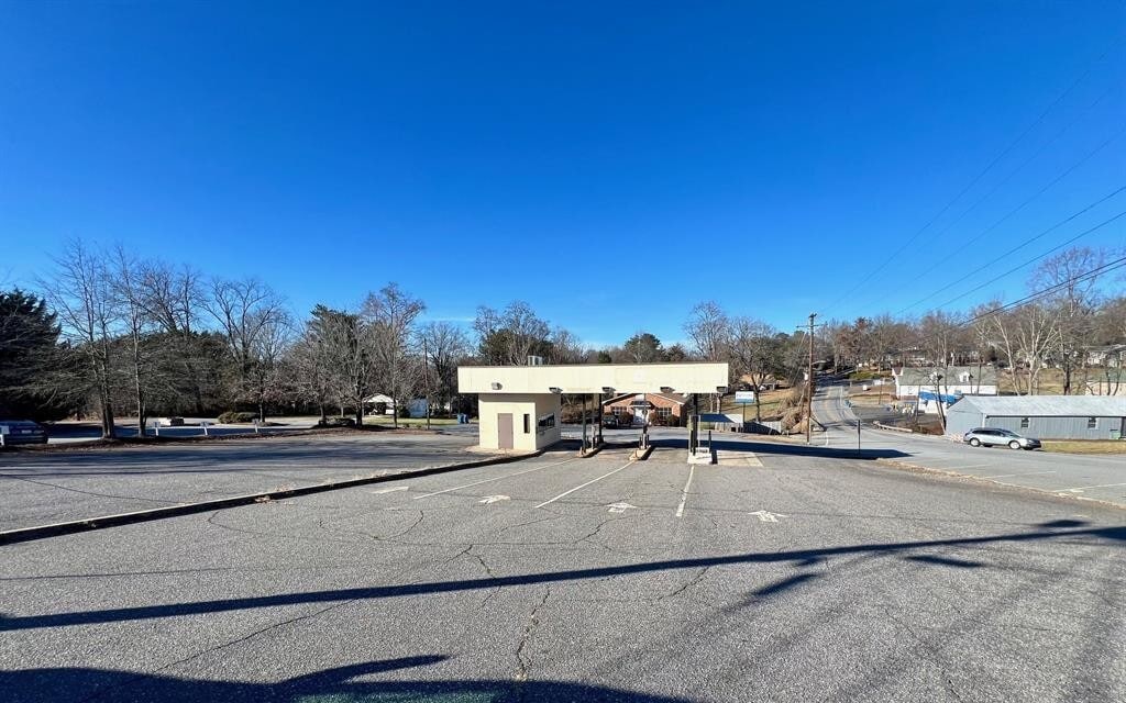 15 Main ave, Taylorsville, NC for lease Interior Photo- Image 1 of 5