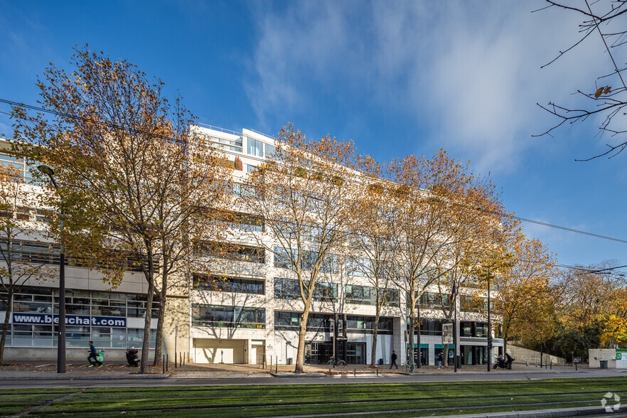 Office in Paris for lease - Building Photo - Image 3 of 4