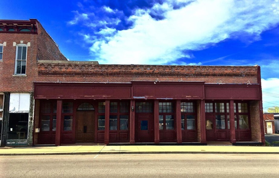 156 W Arrow St, Marshall, MO for sale - Primary Photo - Image 1 of 1