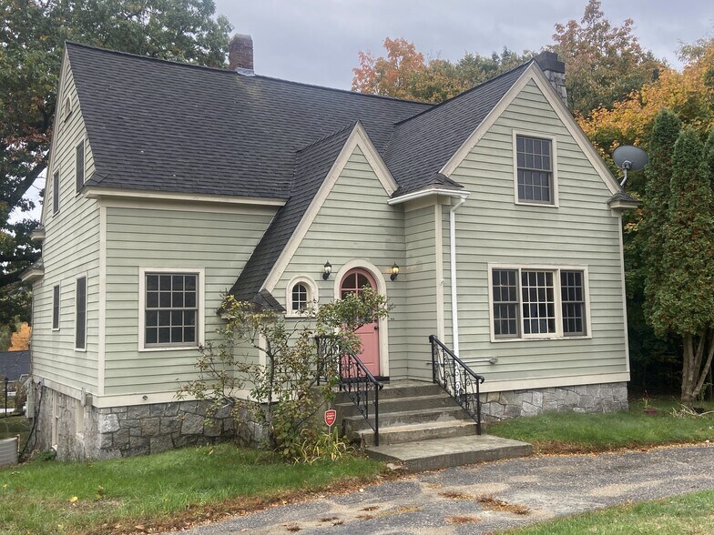 416 Donald St, Bedford, NH 03110