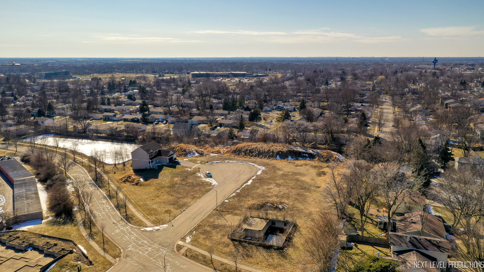 1 Emma Ct, Bolingbrook, IL for sale - Building Photo - Image 3 of 6