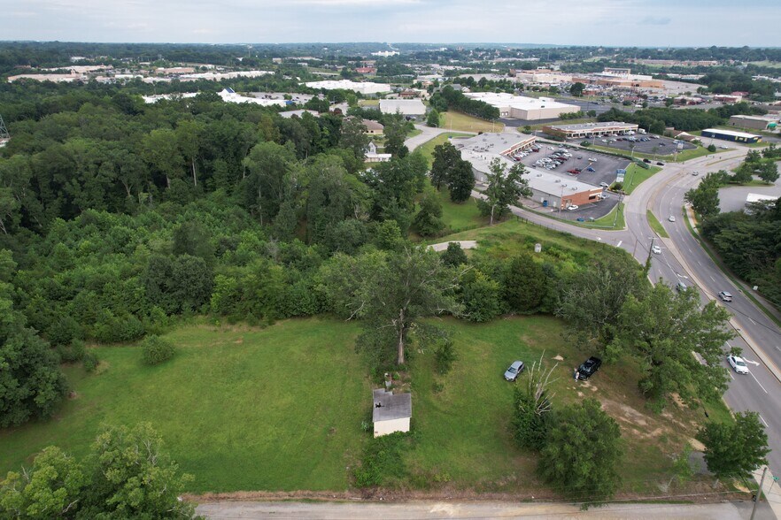 612 Mount Cross Rd, Danville, VA for sale - Building Photo - Image 3 of 25