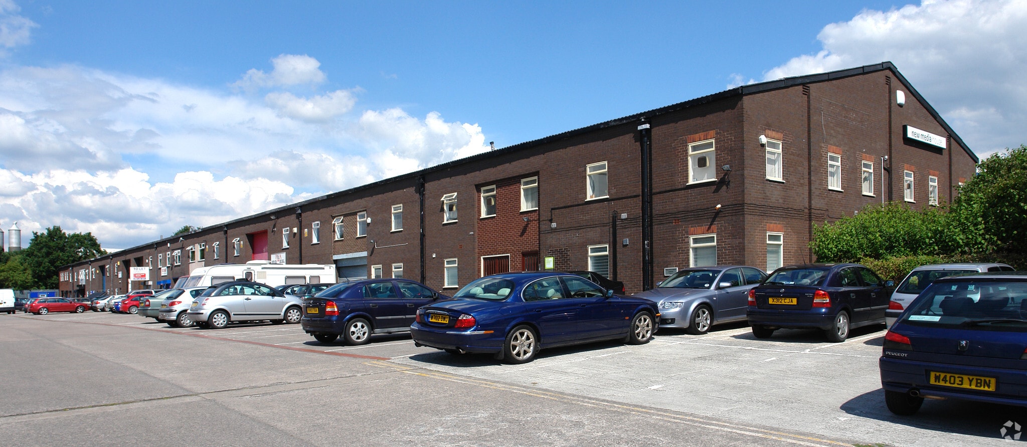 Pepper Rd, Stockport for lease Primary Photo- Image 1 of 5