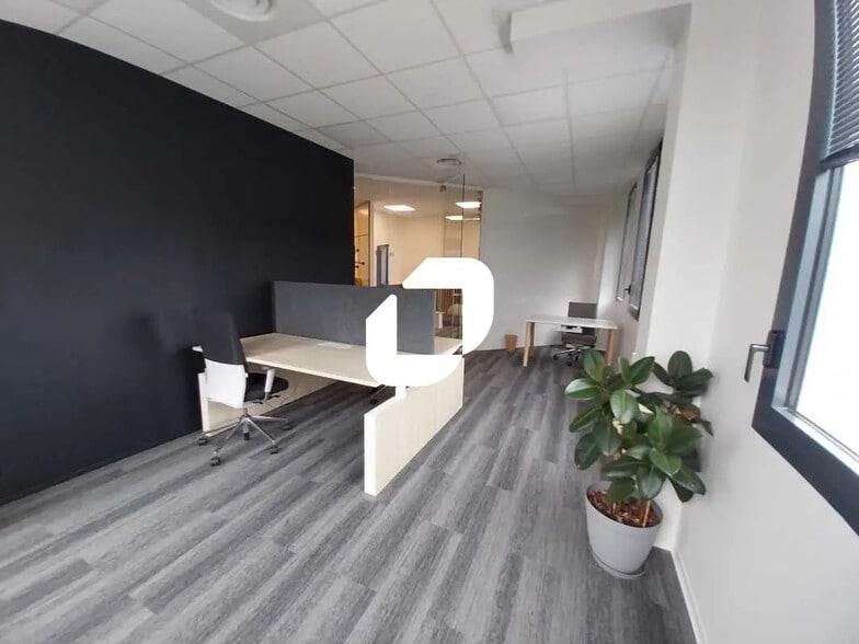 Office in Eysines for lease - Interior Photo - Image 3 of 14