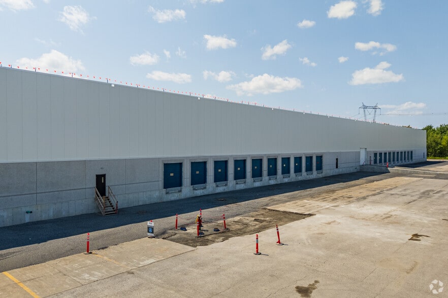 2055 Boul Des Entreprises, Terrebonne, QC for lease - Building Photo - Image 2 of 3
