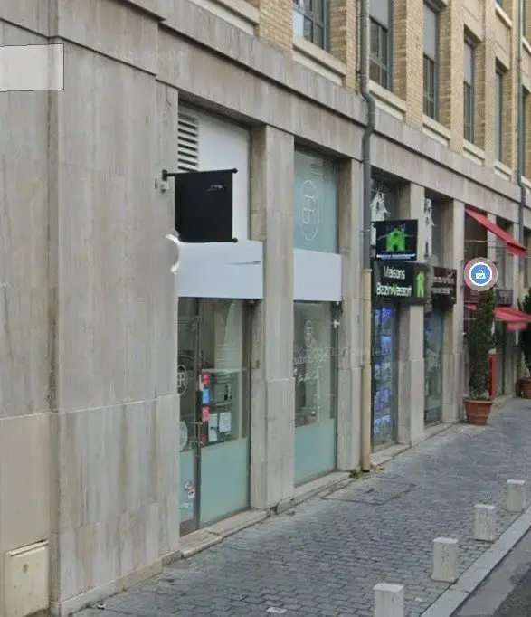 Retail in Chartres for lease Building Photo- Image 1 of 4