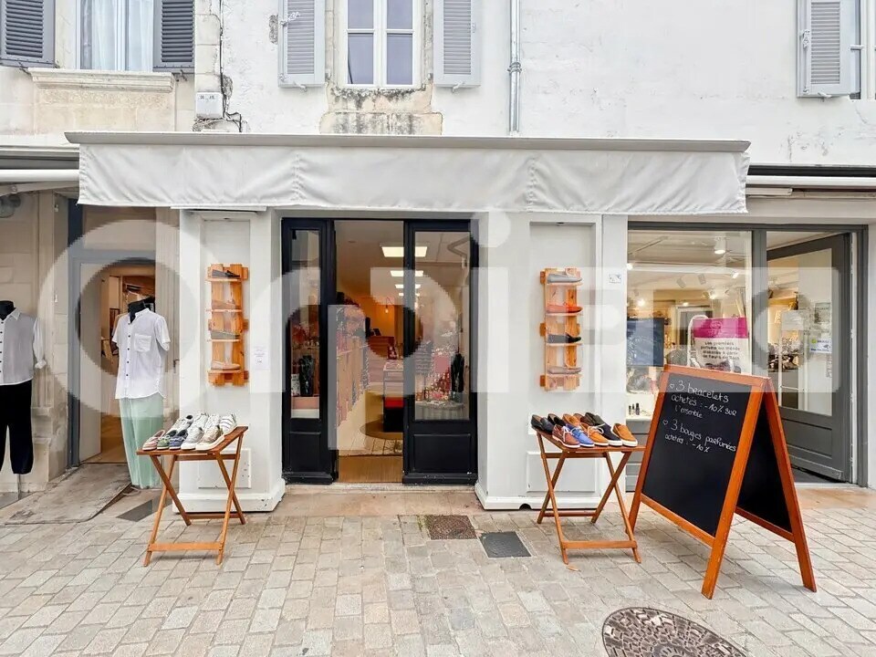 Retail in Saint-Martin-de-Ré for lease Building Photo- Image 1 of 6