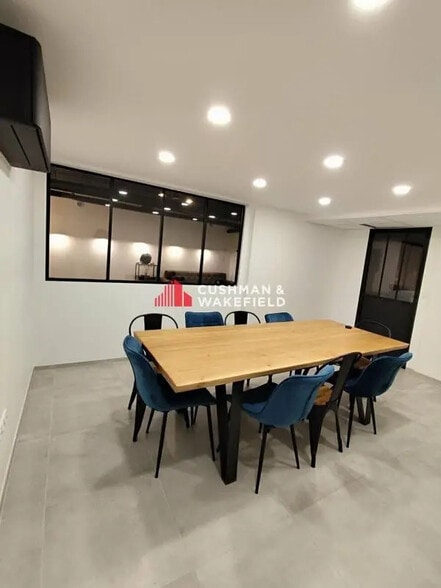 Office in Toulouse for lease - Interior Photo - Image 2 of 10