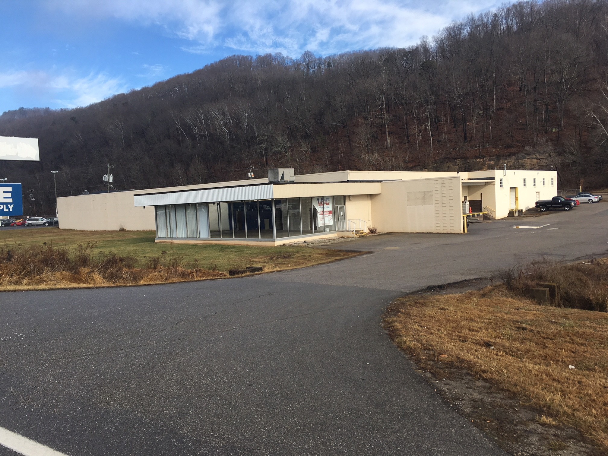 415 1st Ave, Nitro, WV for lease Other- Image 1 of 11