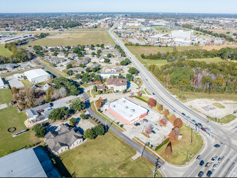 5044 Ambassador Caffery Pky, Lafayette, LA for sale - Building Photo - Image 3 of 5