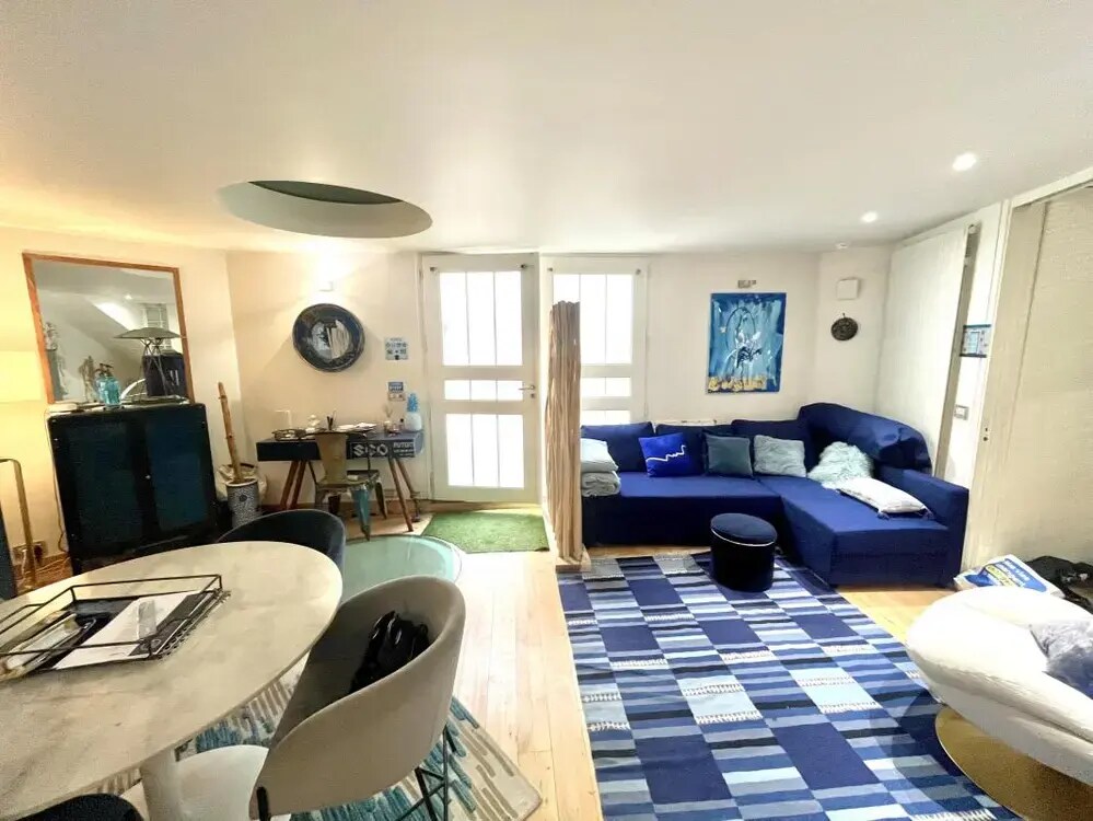 Place André Malraux, Saint-Germain-en-Laye for lease Interior Photo- Image 1 of 8