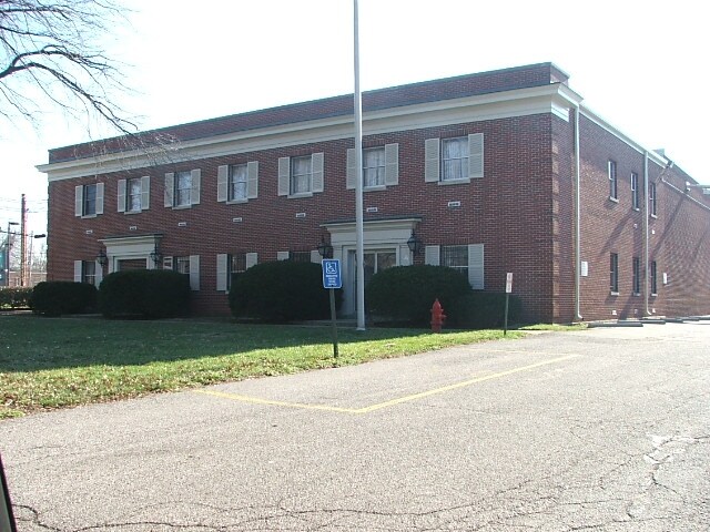 730 Locust Ln, Louisville, KY for lease - Building Photo - Image 2 of 3