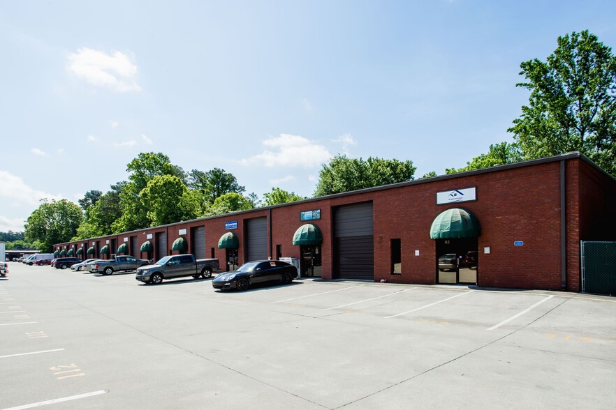 390 W Pike St, Lawrenceville, GA for lease - Building Photo - Image 2 of 5