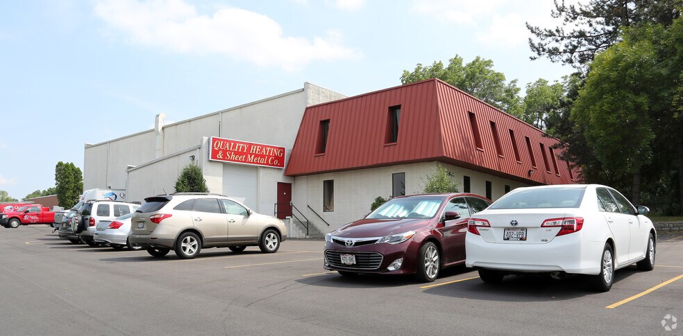 2838-2840 N Brookfield Rd, Brookfield, WI for sale - Primary Photo - Image 1 of 1