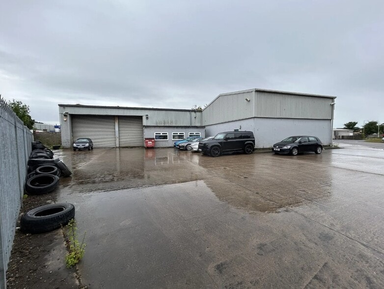 34 Moycroft Rd, Elgin for sale - Building Photo - Image 2 of 5