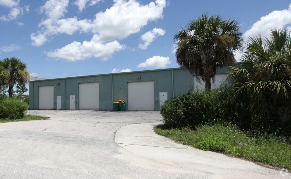 322 Gunnery Rd, Lehigh Acres, FL for lease - Building Photo - Image 2 of 6