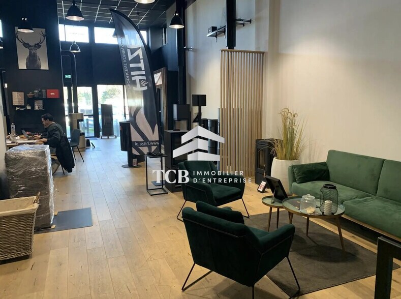 Retail in Carquefou for lease - Interior Photo - Image 2 of 6