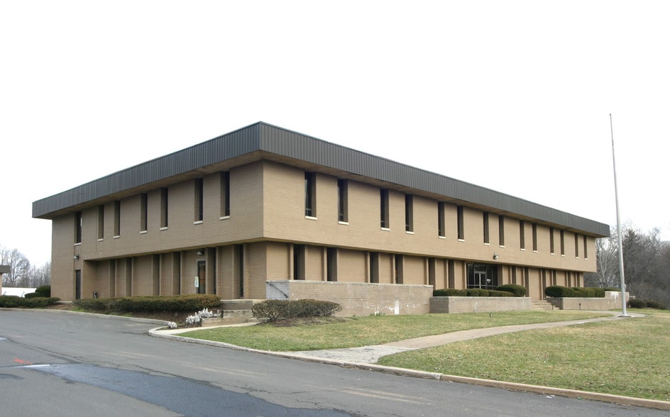 333 Cedar Ave, Middlesex, NJ for lease - Building Photo - Image 3 of 9
