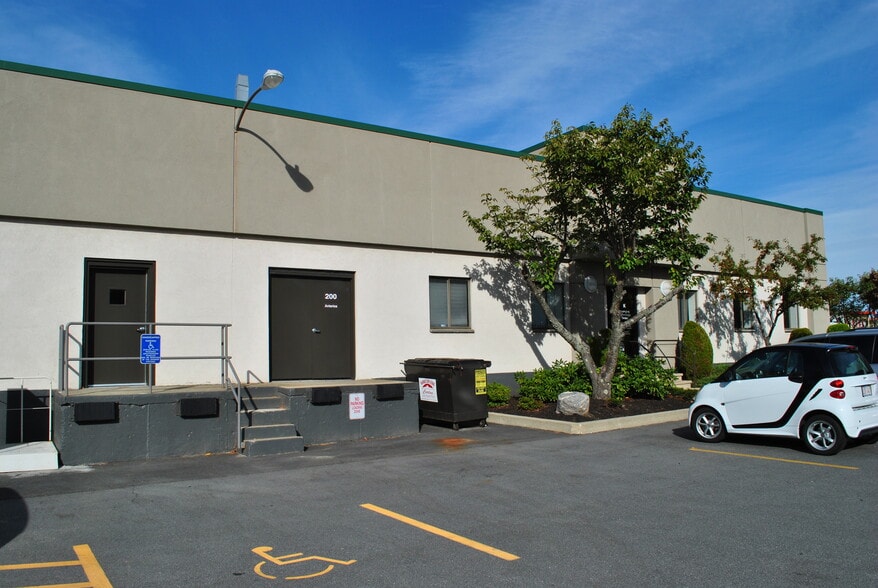 25 Olympia Ave, Woburn, MA for lease - Building Photo - Image 3 of 6