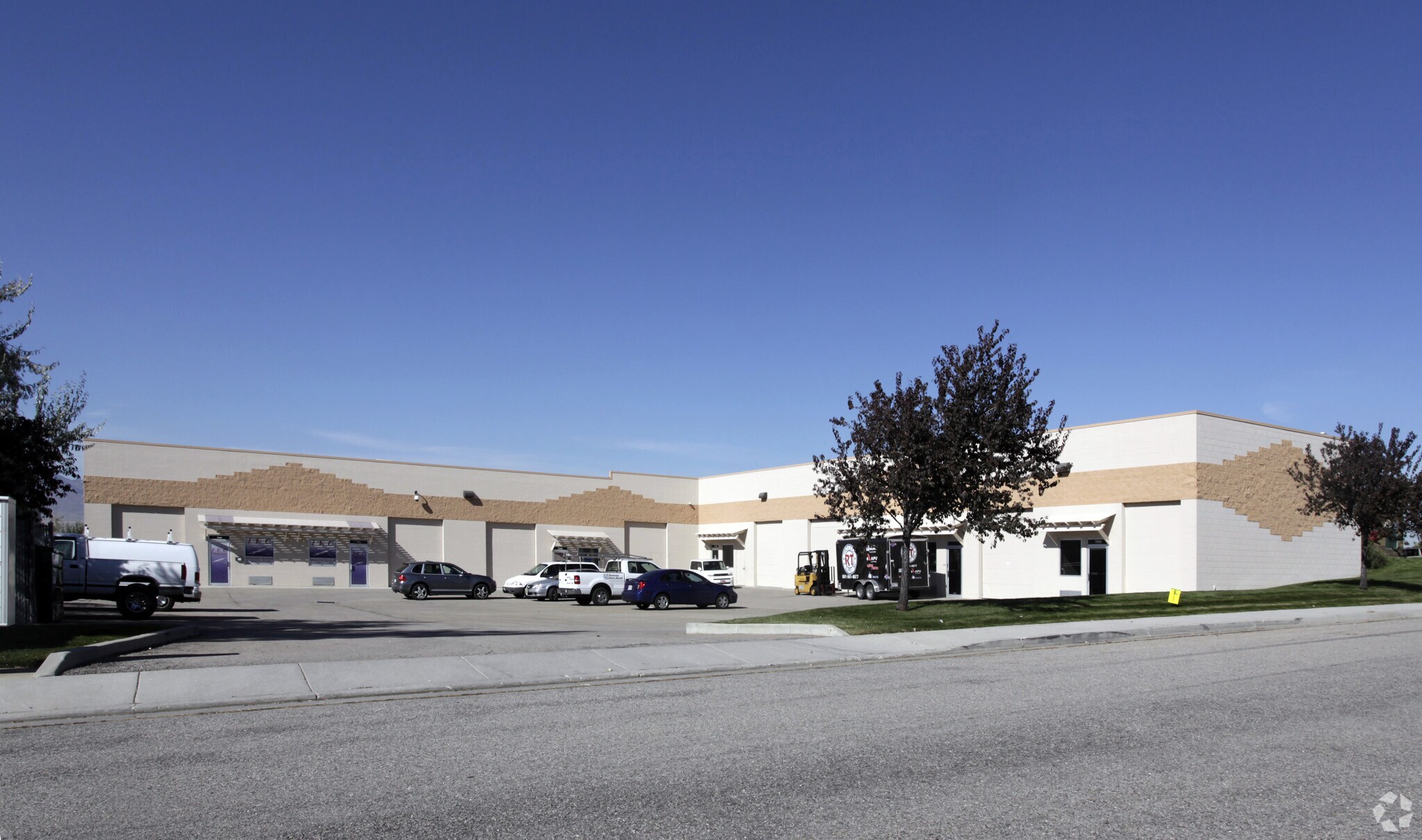 7040-7064 Commerce Park Dr, Midvale, UT for sale Primary Photo- Image 1 of 1