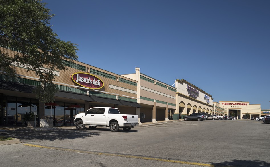 5819 NW Loop 410, San Antonio, TX for lease - Building Photo - Image 3 of 38