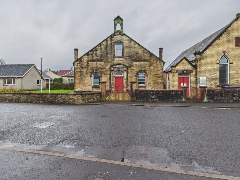 2-6 Crosshouse Rd, Kilmaurs for sale - Building Photo - Image 3 of 5