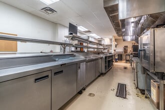 921 S Arbor Vitae, Edwardsville, IL for lease Interior Photo- Image 1 of 5