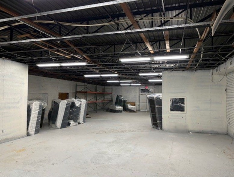 3260 Pio Nono Ave, Macon-Bibb, GA for sale - Interior Photo - Image 2 of 2