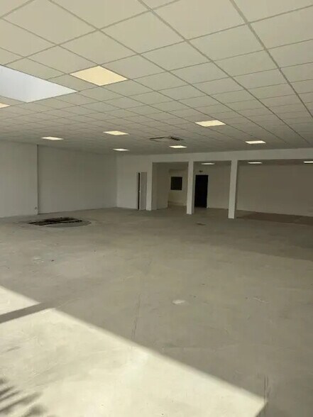 Avenue Du Plan De Campagne, Les Pennes-Mirabeau for lease - Building Photo - Image 3 of 4