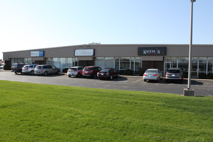 2000 W Pioneer Pky, Peoria, IL for lease - Building Photo - Image 1 of 4