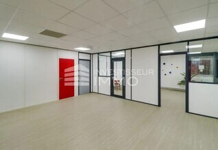 Flex in Villiers-sur-Marne for lease Interior Photo- Image 2 of 3